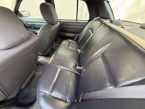 Used 2011 Ford Crown Victoria Police Interceptor image 11