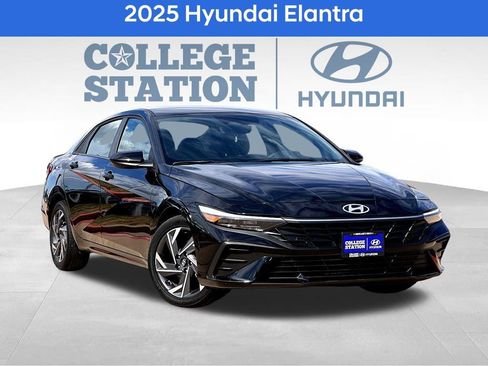 Used 2025 Hyundai Elantra Sport image 1