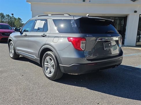Used 2024 Ford Explorer XLT image 7