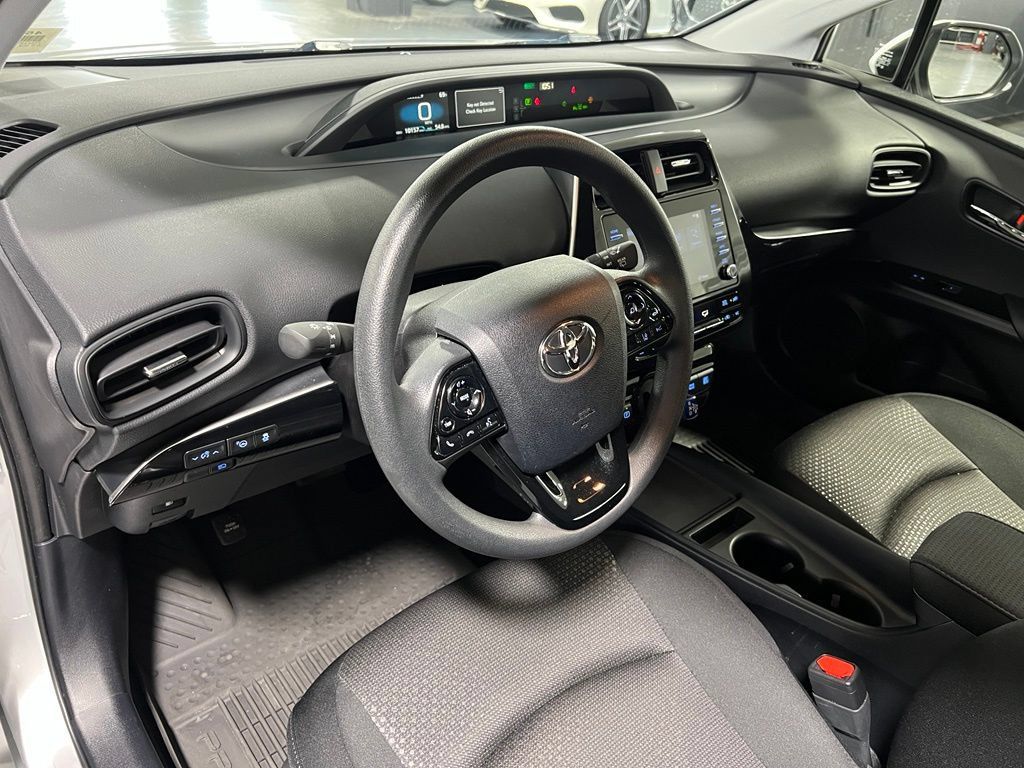 Certified 2022 Toyota Prius LE FWD image 9