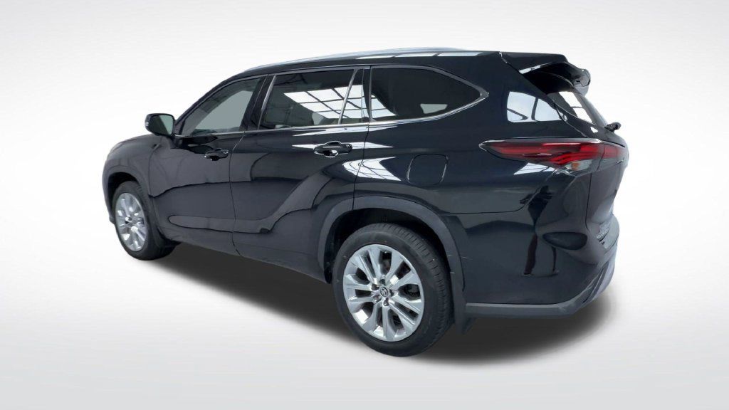 Certified 2024 Toyota Highlander Limited AWD/4WD image 4