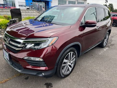 Used 2018 Honda Pilot Touring image 1