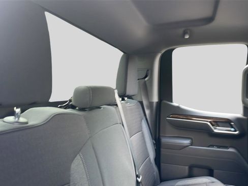 New 2026 GMC Sierra 1500 Elevation w/ LPO, Elevation Black Package image 17