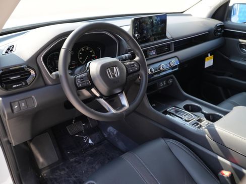 New 2025 Honda Pilot Touring image 15