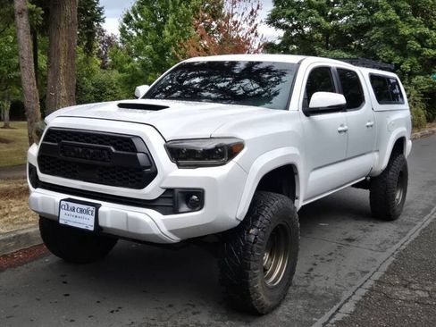 Used 2018 Toyota Tacoma TRD Sport RWD image 1