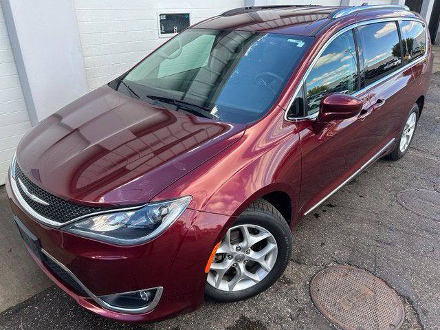 Certified 2017 Chrysler Pacifica Touring-L Plus w/ Tire & Wheel Group FWD image 1