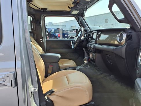 Used 2019 Jeep Wrangler Unlimited Sahara w/ Cold Weather Group AWD/4WD image 28