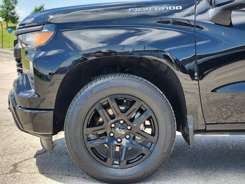 Used 2023 Chevrolet Silverado 1500 Custom image 9