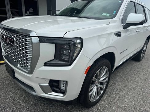 Used 2022 GMC Yukon Denali w/ Denali Premium Package AWD/4WD image 5