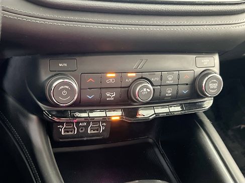 Used 2022 Dodge Durango SXT w/ Anodized Platinum Package image 15