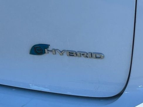 Used 2024 Chrysler Pacifica Limited FWD image 5
