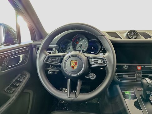 Certified 2026 Porsche Macan AWD/4WD image 25