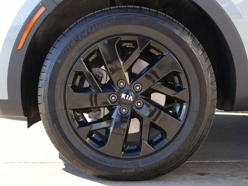 Used 2021 Kia Sorento S image 6