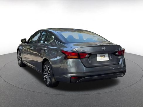 Used 2025 Nissan Altima 2.5 SV image 11