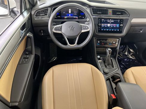 Used 2022 Volkswagen Tiguan SE image 21