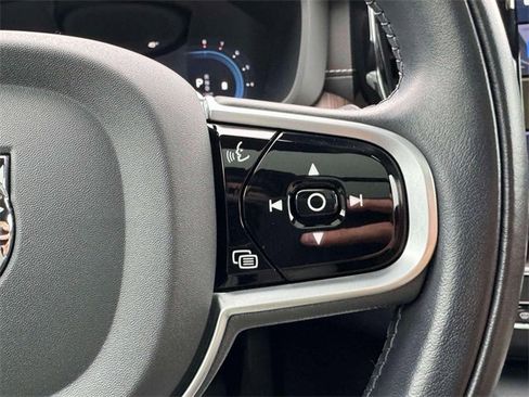 Used 2022 Volvo XC60 B5 Inscription w/ Advanced Package image 24