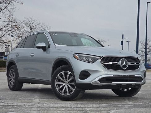 Used 2025 Mercedes-Benz GLC 300 4MATIC image 2