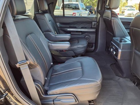 Used 2022 Ford Expedition Platinum image 18