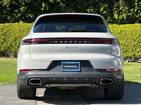 Certified 2025 Porsche Cayenne AWD/4WD image 7