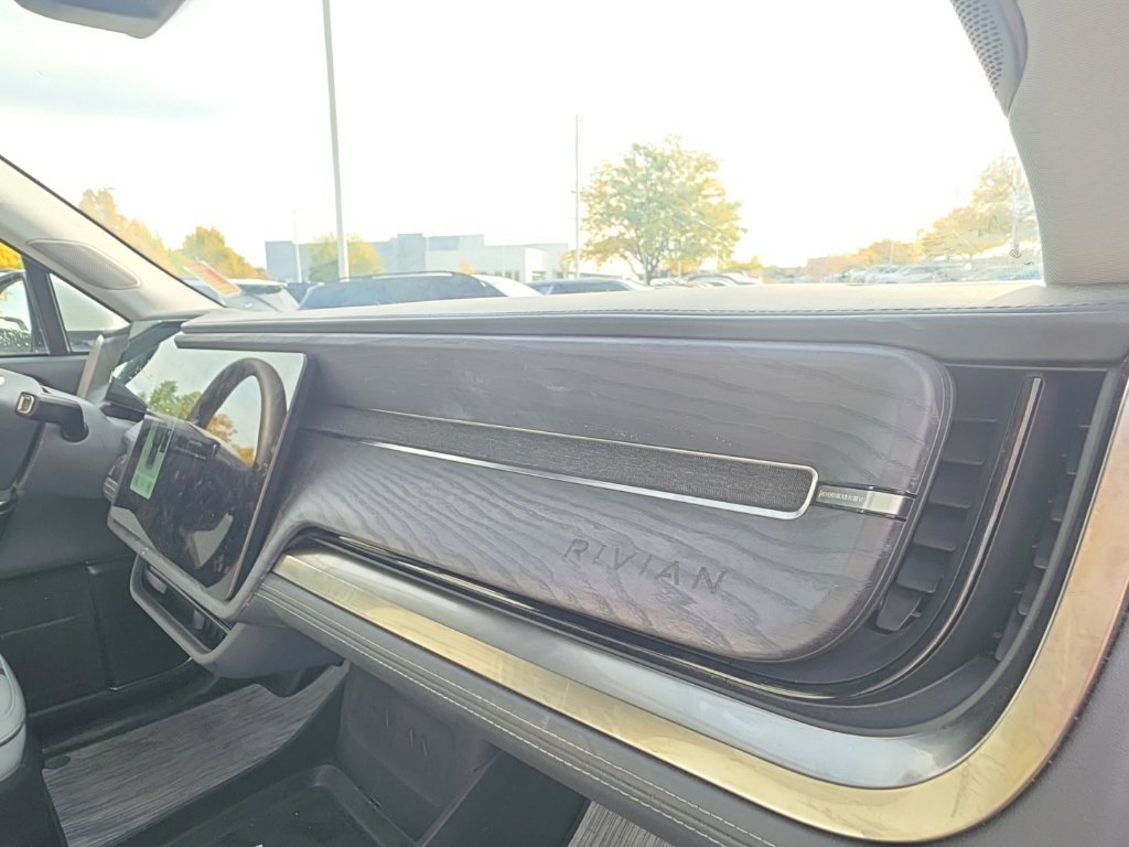 Used 2025 Rivian R1S Adventure Dual AWD/4WD image 19