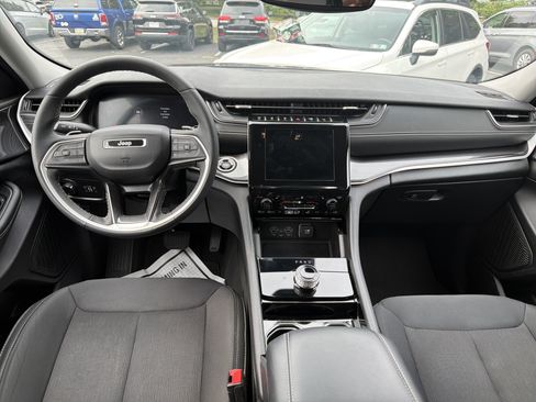 Certified 2023 Jeep Grand Cherokee Laredo w/ Luxury Tech Group I AWD/4WD image 15