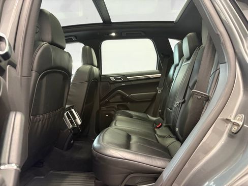 Used 2018 Porsche Cayenne AWD/4WD image 13