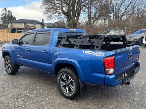 Used 2016 Toyota Tacoma TRD Sport w/ Premium & Technology Package image 4