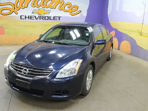 Used 2010 Nissan Altima 2.5 S FWD image 4