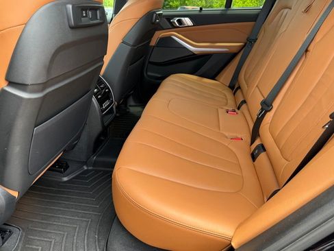Used 2022 BMW X5 M50i w/ Parking Assistance Package AWD/4WD image 35