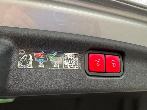 Used 2024 Mercedes-Benz C 300 C 300 w/ AMG Line w/ Night Package image 6