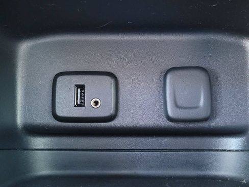 Used 2018 Chevrolet Equinox LT FWD image 14