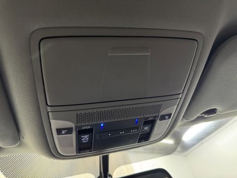 Used 2017 Acura TLX image 32