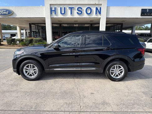 Used 2025 Ford Explorer Active AWD/4WD image 1