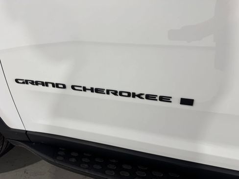 Used 2024 Jeep Grand Cherokee Limited w/ Luxury Tech Group II AWD/4WD image 33