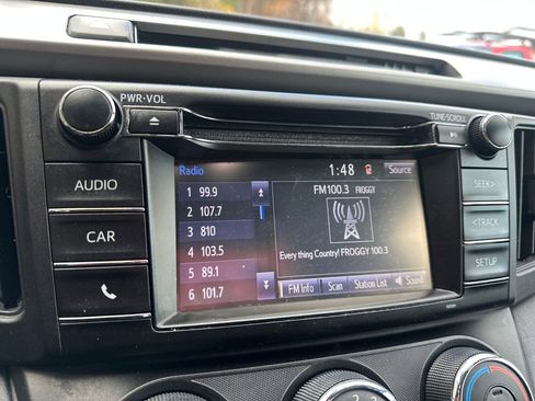 Used 2018 Toyota RAV4 LE image 9