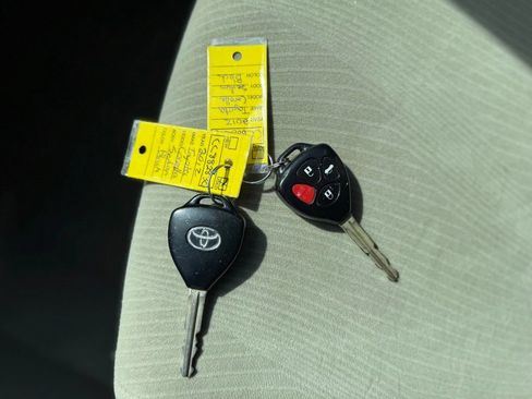 Used 2012 Toyota Corolla LE FWD image 31