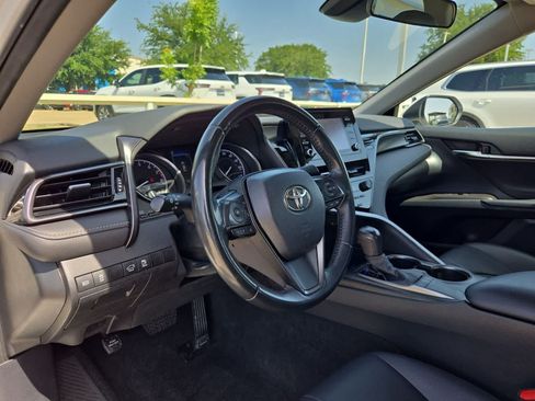 Used 2023 Toyota Camry SE FWD image 2