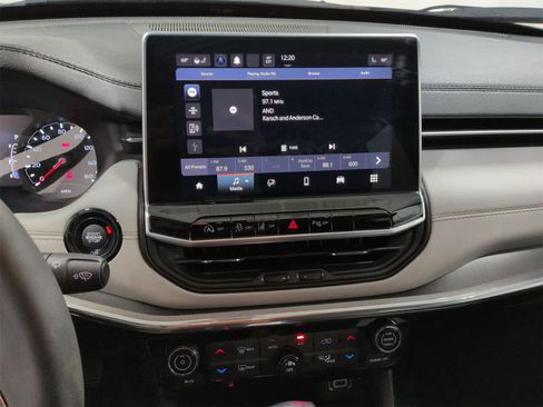 Certified 2023 Jeep Compass Limited image 28