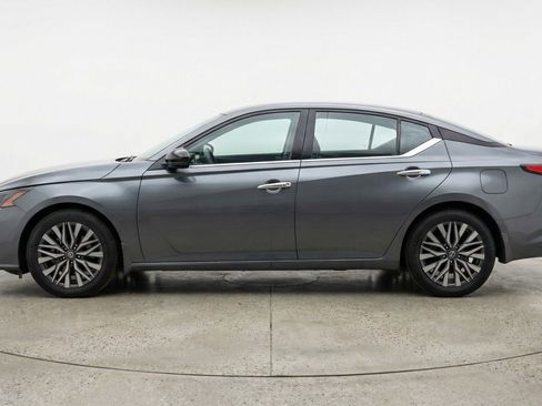 Used 2025 Nissan Altima 2.5 SV image 5