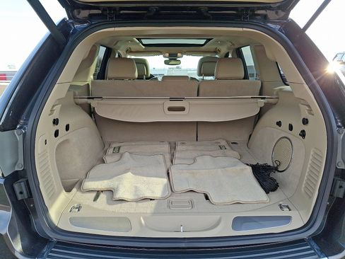 Used 2017 Jeep Grand Cherokee Overland image 30