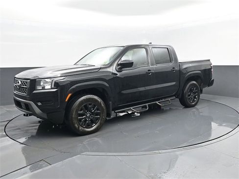 Used 2022 Nissan Frontier SV w/ Technology Package image 2