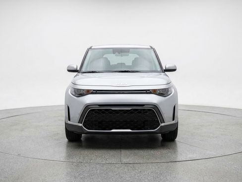 Used 2025 Kia Soul LX w/ LX Technology Package image 2