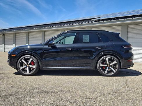 Certified 2025 Porsche Cayenne S AWD/4WD image 2