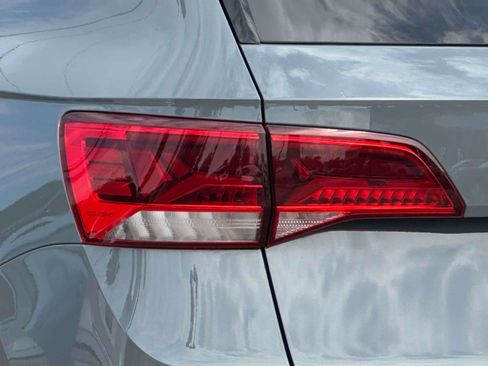 Used 2022 Volkswagen Taos SE AWD/4WD image 8