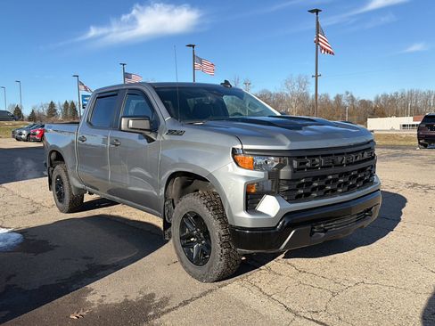 Used 2024 Chevrolet Silverado 1500 Custom Trail Boss w/ Dark Appearance Package image 3