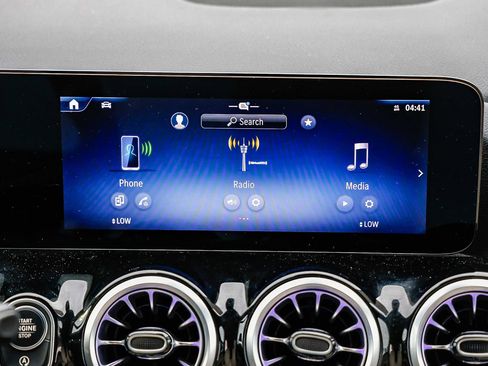 Used 2025 Mercedes-Benz GLA 250 4MATIC image 12