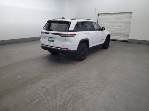 Used 2023 Jeep Grand Cherokee Laredo w/ Luxury Tech Group I AWD/4WD image 9