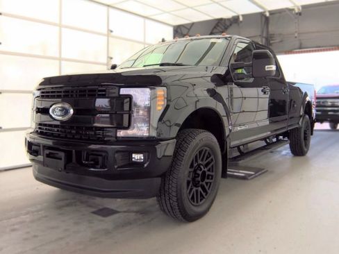 Used 2019 Ford F350 Lariat w/ Lariat Ultimate Package AWD/4WD image 2