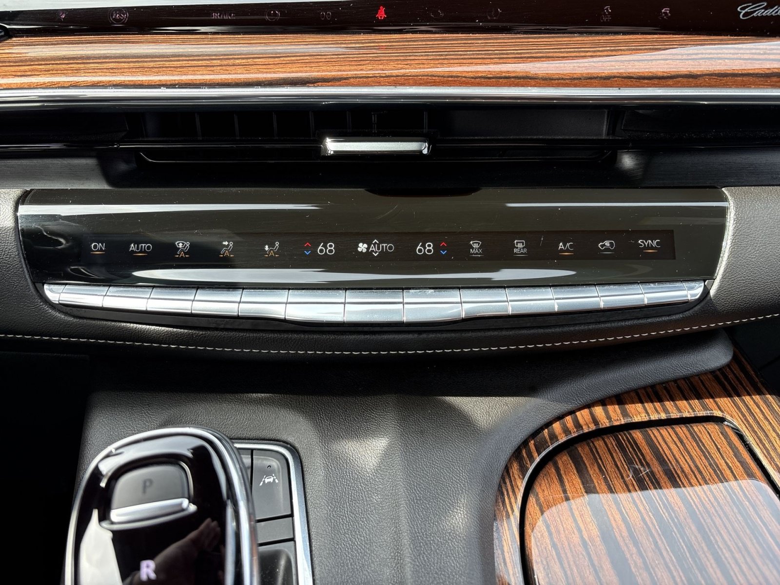 Used 2023 Cadillac Escalade Luxury AWD/4WD image 21