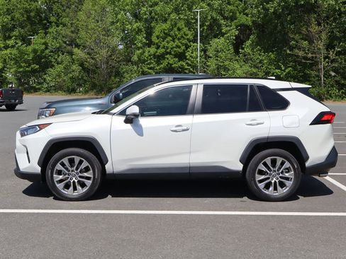 Used 2021 Toyota RAV4 XLE Premium image 2